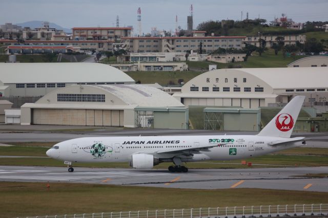 Boeing 777-200 (JA8984)