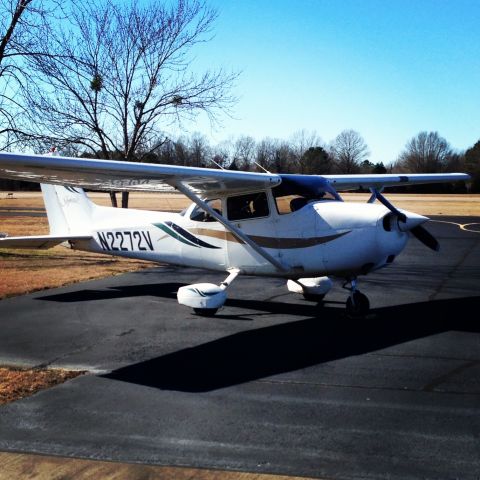 Cessna Skyhawk (N2272V)