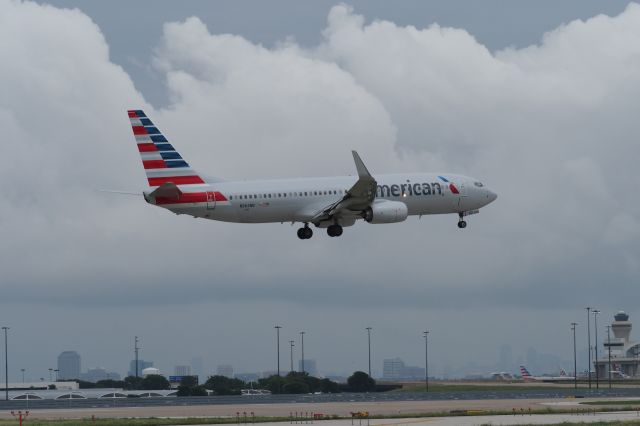 Boeing 737-700 (N964NN)