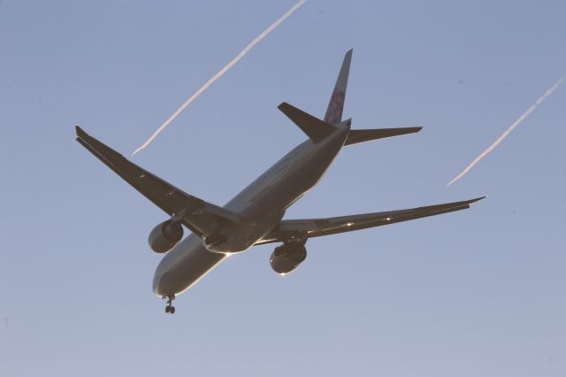 BOEING 777-300ER (B-18002)