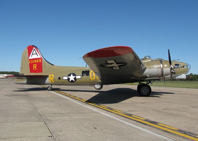 Boeing B-17 Flying Fortress (N93012)