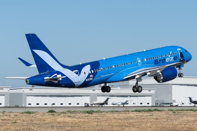 Airbus A220-300 (N203BZ)