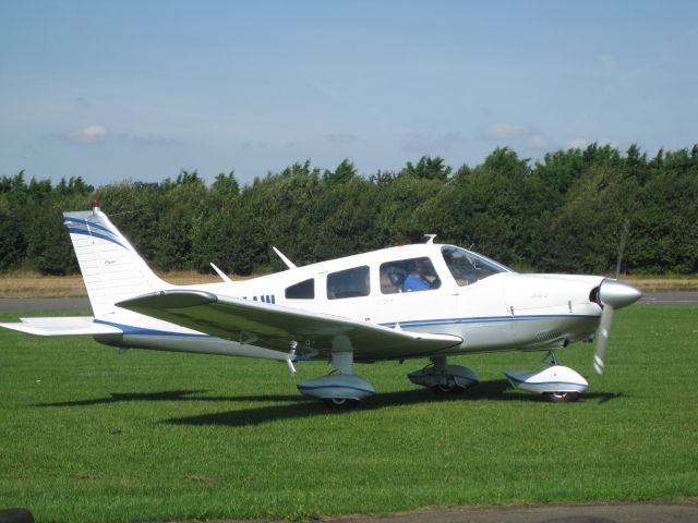 Piper Cherokee (G-BEMW)