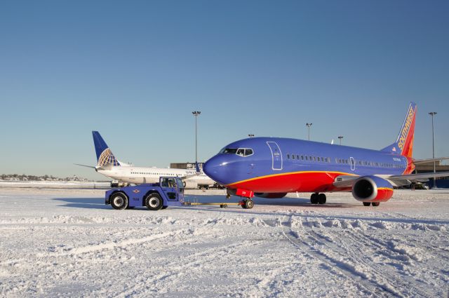 BOEING 737-300 (N376SW) - 02/10/13 -the day after the blizzard of 2013. 1st photo ever uploaded of N376SW on FlightAware.Com !