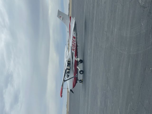 Cessna Skylane (N182EM)