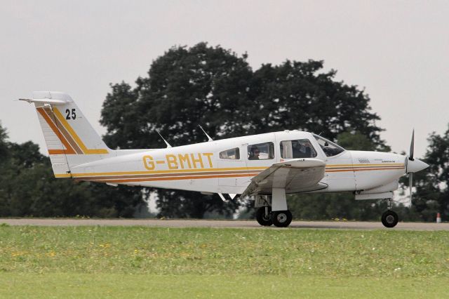 Piper Turbo Arrow 4 (G-BMHT)