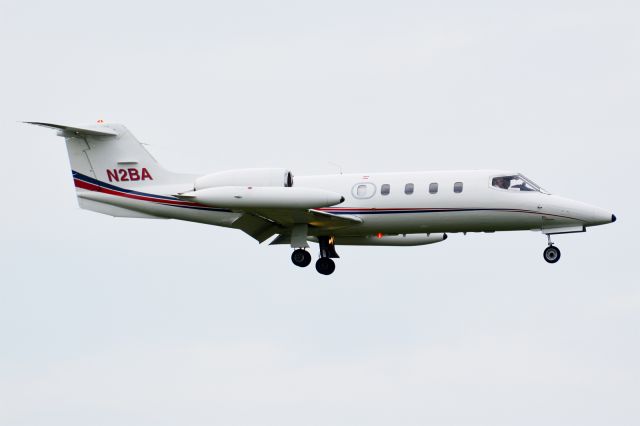 Learjet 35 (N2BA)