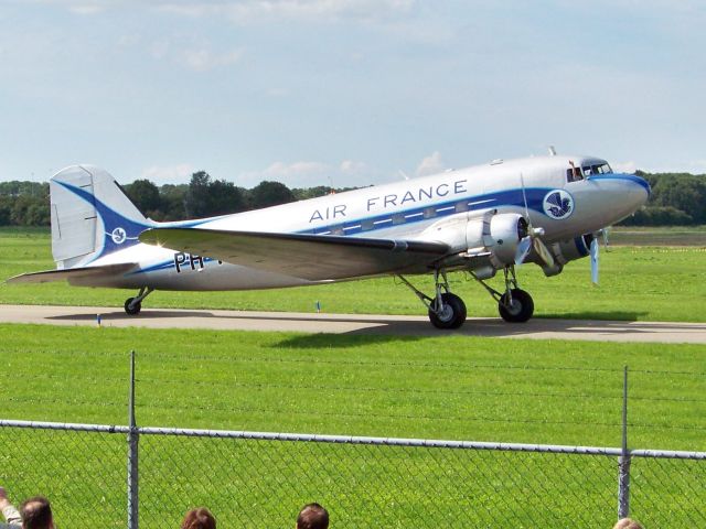 Douglas DC-3 (PH-PBA)