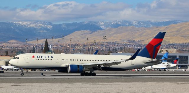 BOEING 767-300 (N394DL) - The thrust is already being reversed as DALs N394DL, a B763, is about to touch the nose gear to the runway 16R concrete as it arrives from Salt Lake City (KSLC).