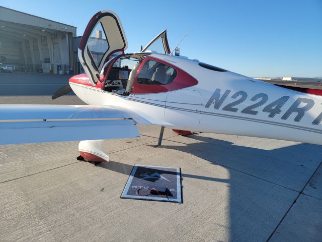 Cirrus SR-22 (N224RT)