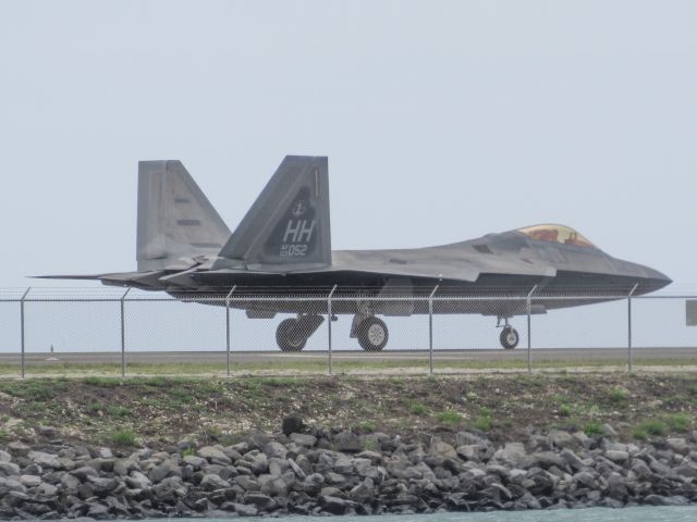 Lockheed F-22 Raptor —