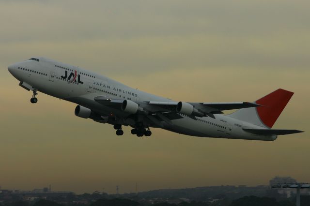 Boeing 747-400 (JA8166)