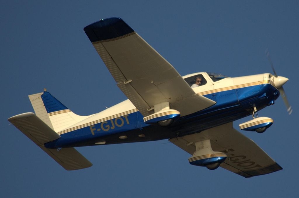Piper Cherokee (F-GJOT)