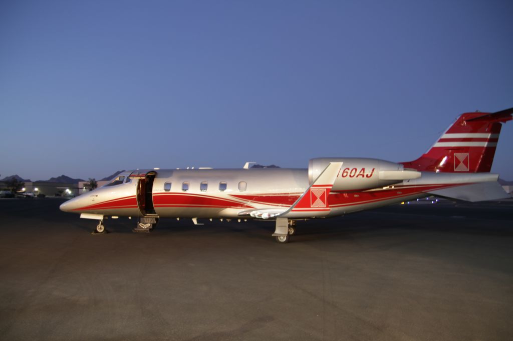 Learjet 60 (N160AJ)