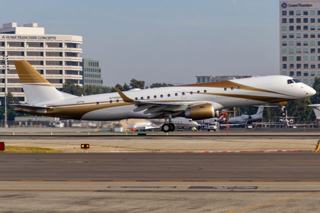 Embraer ERJ-190 (N785MM)