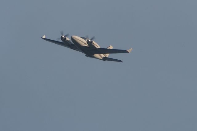 Piper Navajo (N810GC)