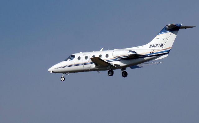 Beechcraft Beechjet (N418TM) - On final is this 2006 Hawker Beechcraft Beechjet 400A in the Autumn of 2019.