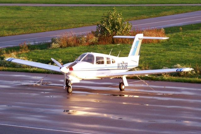 Piper Cherokee Arrow (N1763B)