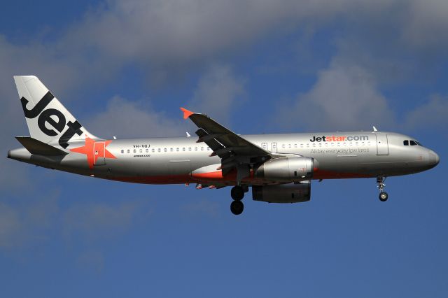 Airbus A320 (VH-VQJ)