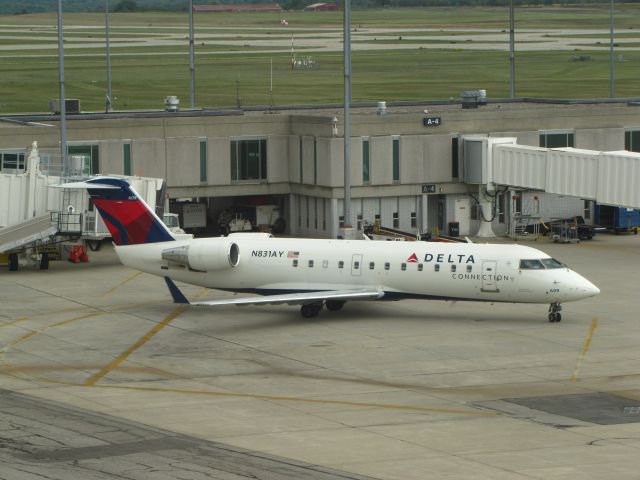 Canadair Regional Jet CRJ-200 (N831AY)