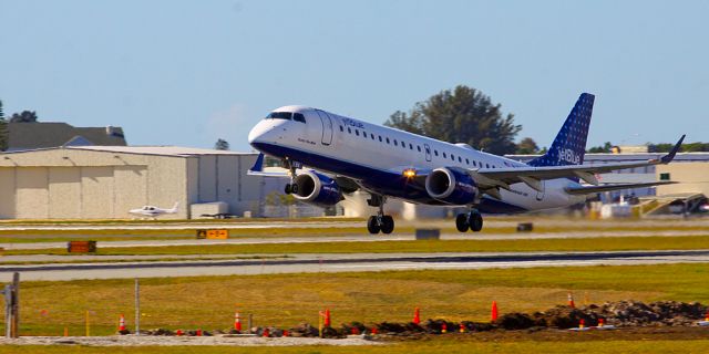 Embraer ERJ-190 (N184JB)