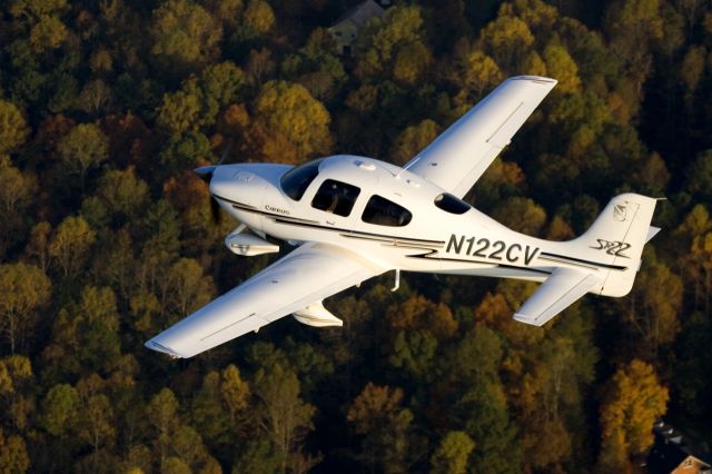 Cirrus SR-22 (N122CV)