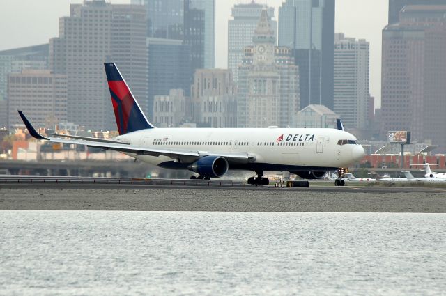 BOEING 767-300 (N174DN) - DL 9931 to JFK taxiing up November