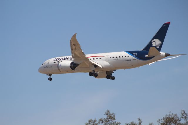 Boeing 787-8 (XA-AMR) - FINAL APPROACH 27