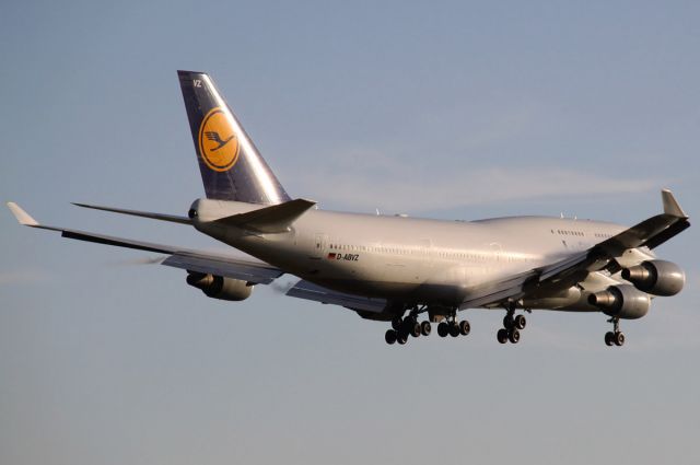 Boeing 747-400 (D-ABVZ)