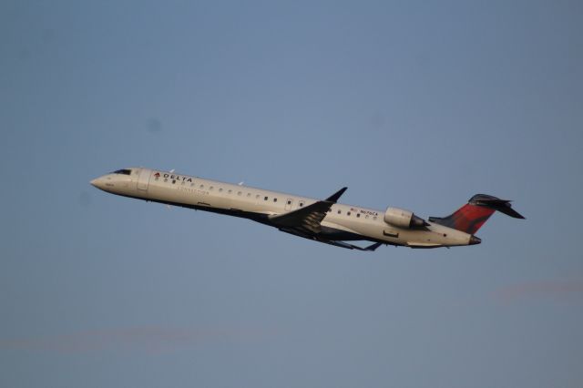 Canadair Regional Jet CRJ-900 (N676CA)