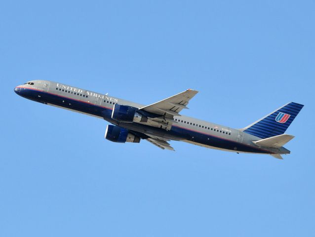 Boeing 757-200 (N538UA)