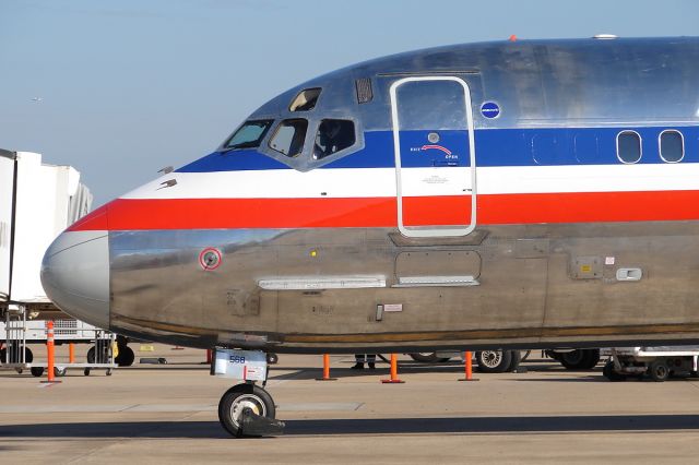 McDonnell Douglas MD-82 (N568AA)