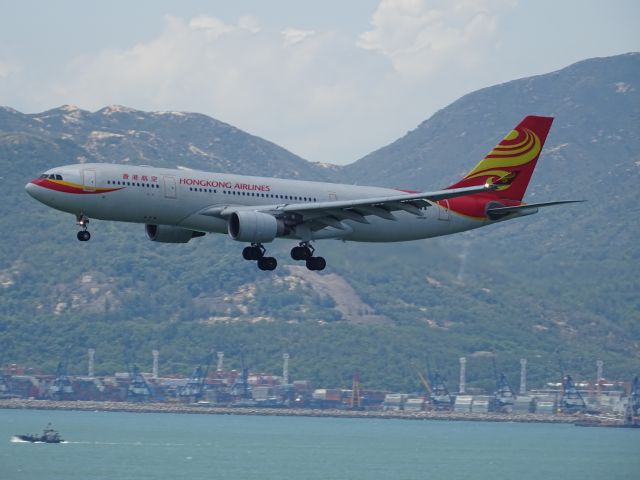 Airbus A330-200 (B-LNG)