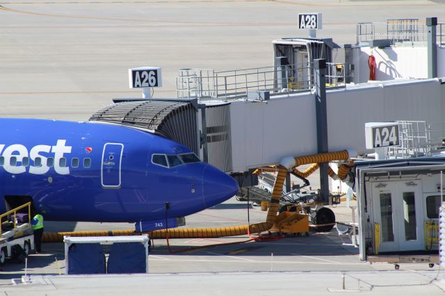 Boeing 737-700 (N743SW)