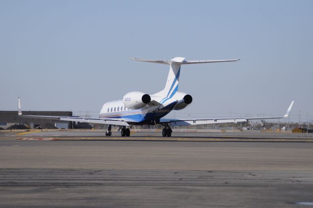 Gulfstream Aerospace Gulfstream V (N337LS) - Taking Runway 35 for departure. Glad to see it’s still flying after getting stuck in the Sand a few months ago! br /Best viewed in full!