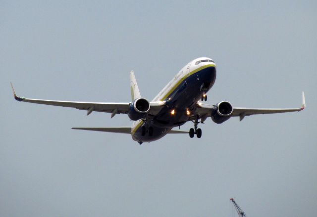 Boeing 737-800 (N739MA)