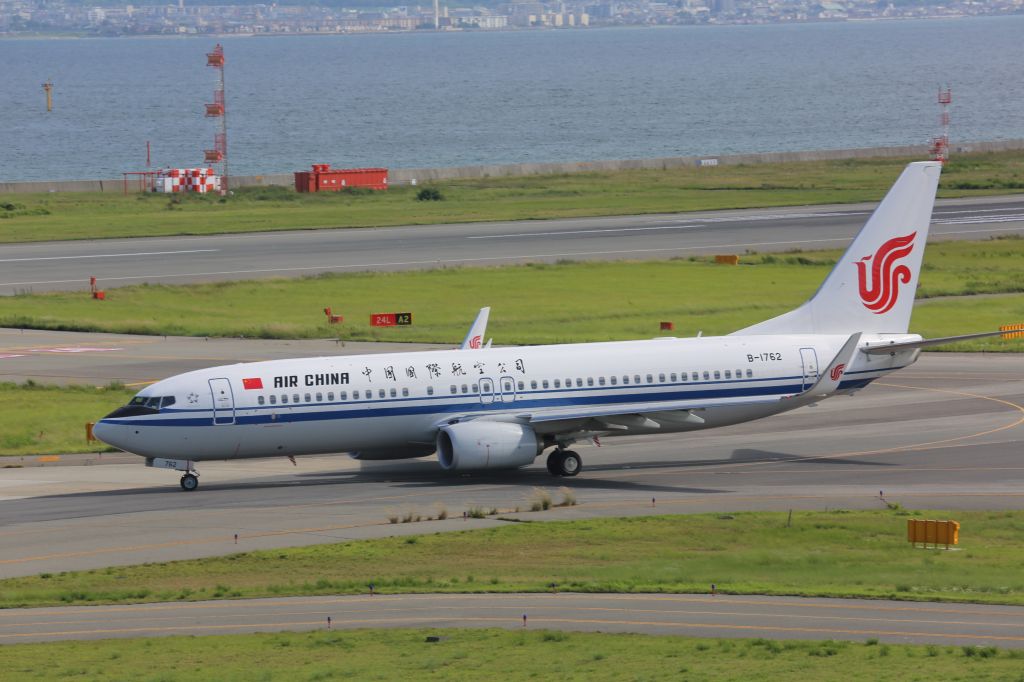 Boeing 737-800 (B-1762)