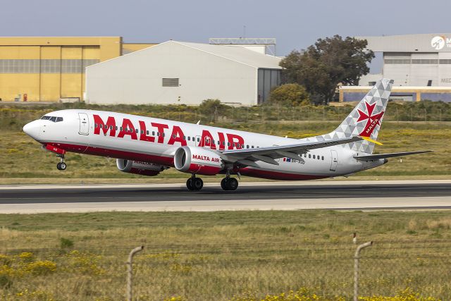 Boeing 737 MAX 8 (9H-VUD)