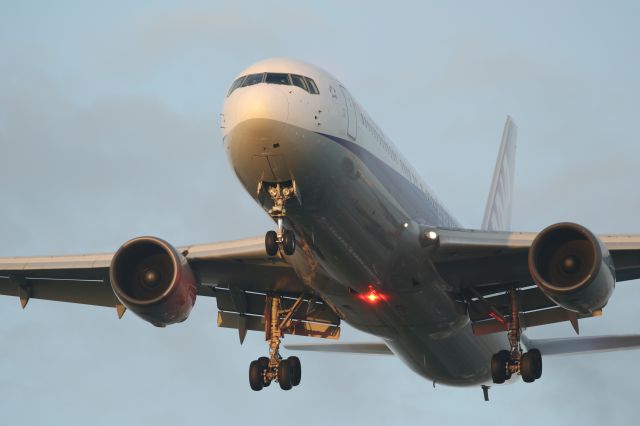 BOEING 767-300 (JA8568) - 30 June 2016:HND-HKD.