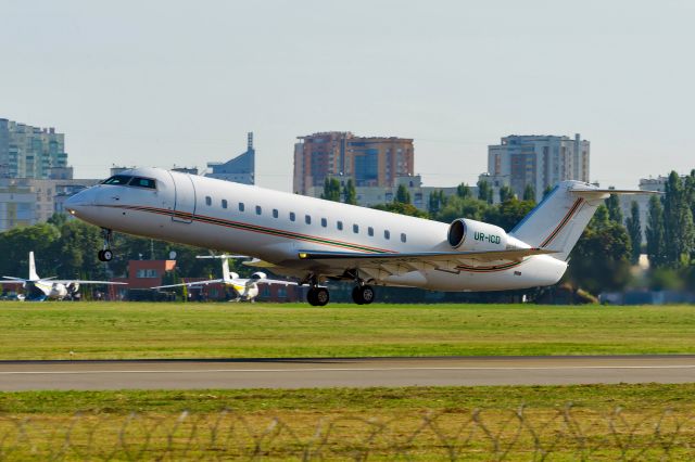 Canadair Regional Jet CRJ-200 (UR-ICD)