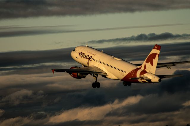 Airbus A319 (C-GBHY) - ROU 1505 Departing For YYZ