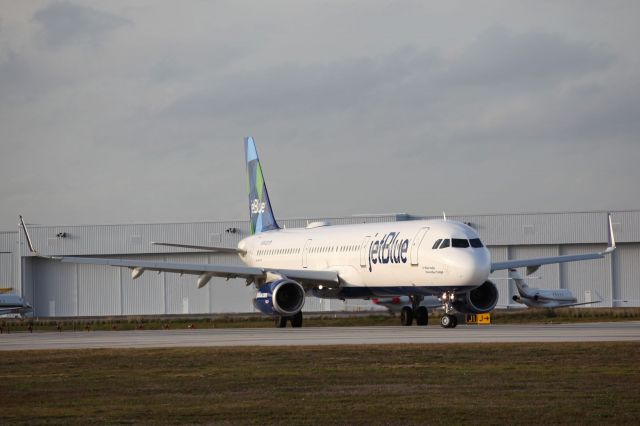Airbus A320 (N986JB)