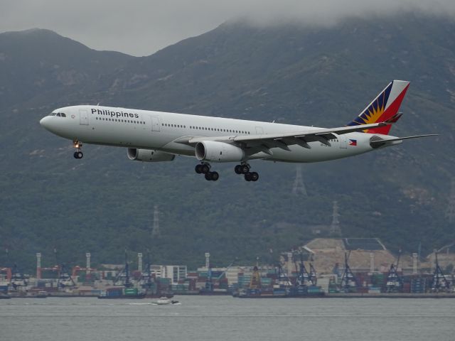 Airbus A330-300 (RP-C8764)