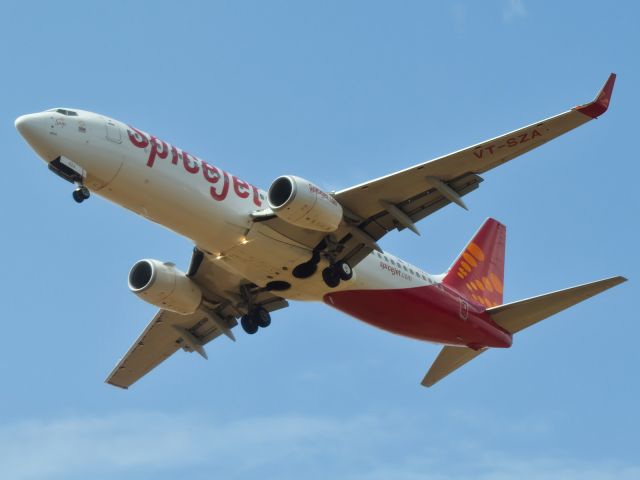 Boeing 737-700 (VT-SZA)