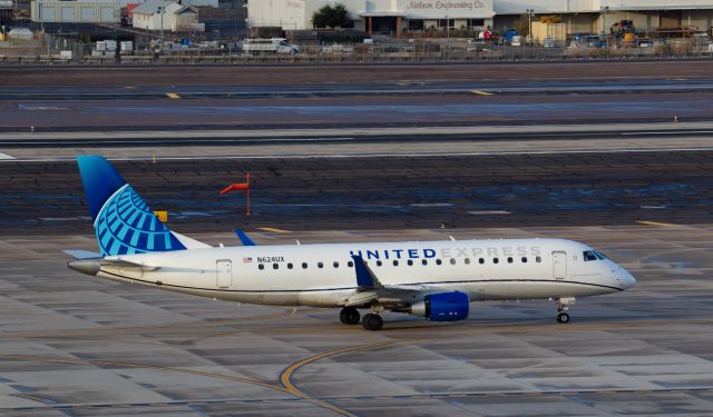 Canadair Regional Jet CRJ-700 (N624UX) - Spotted at KPHX on Jan-25-2021