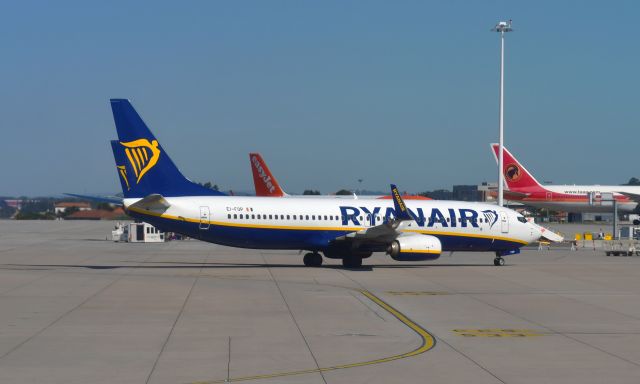 Boeing 737-800 (EI-FOP) - Ryanair Boeing 737-8AS(WL) EI-FOP in Porto 