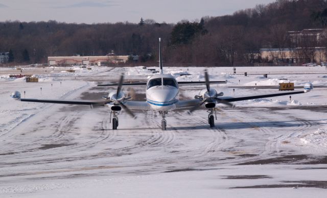 Piper Cheyenne (N37TW) - Based at RELIANT AIR, where you find the lowest fuel price on the Danbury (KDXR) airport!