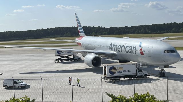 Boeing 777-200 (N759AN) - N759AN parked at RDU