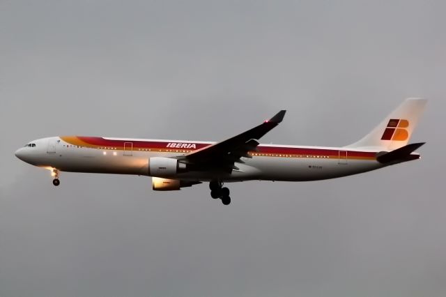 Airbus A330-300 (EC-LUX)