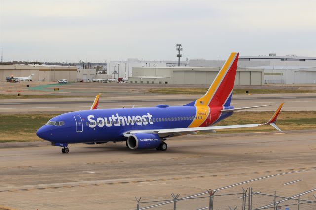 Boeing 737-700 (N7861J) - Southwest Airlines (WN) N7861P B737-79P [cn33008]  Dallas Love Field (DAL).  Southwest Airlines flight WN316 taxis for departure to Burbank Bob Hope (BUR). br /Taken from 4th Floor, Short Stay Car Park A.br /2017 12 07  a rel=nofollow href=http://alphayankee.smugmug.comhttps://alphayankee.smugmug.com/a